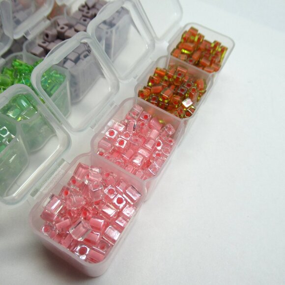 Miyuki 4mm cube beads - Picture 5 of 13